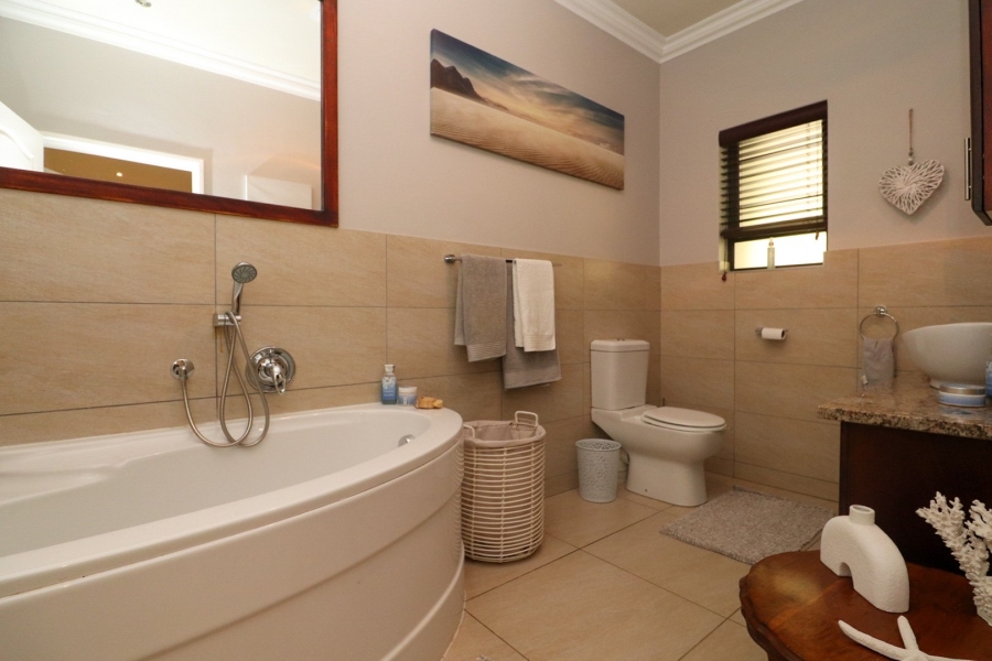 5 Bedroom Property for Sale in Wilkoppies North West